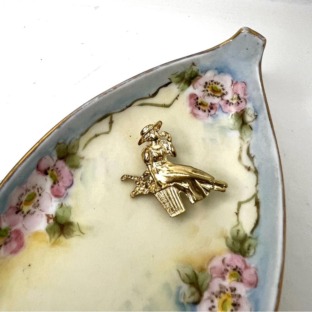 Vintage 70s Cottage Style Woman in a Gargen Brooch